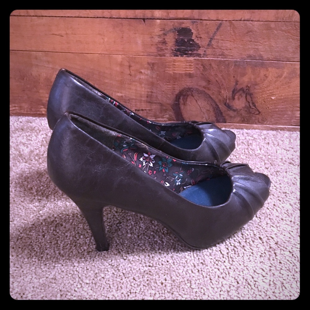 Candies peep toe heels